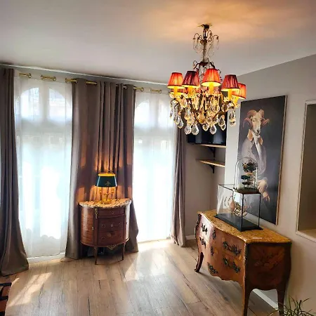 La Petite Reine Et Son Parking *