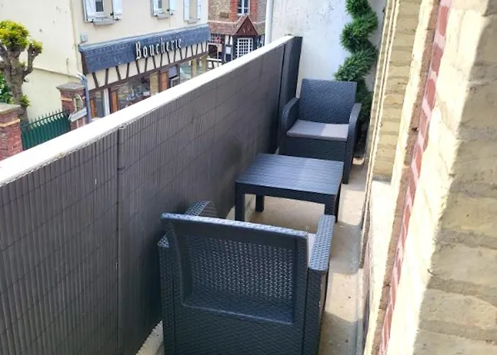 La Petite Reine Et Son Parking * Etretat