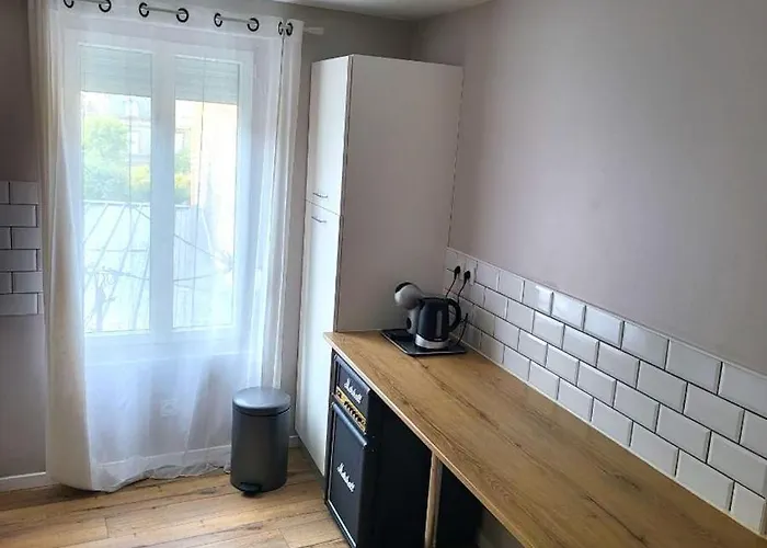 La Petite Reine Et Son Parking Etretat